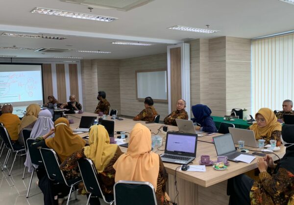 Pelatihan Penulisan Artikel iIlmiah untuk Jurnal Internasional bersama Prof Abdul Hakim Halim (13 Juli 2022)